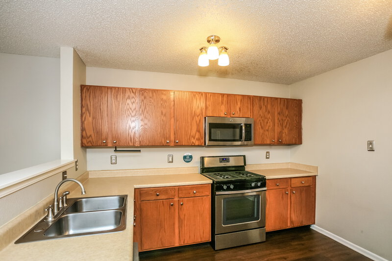 1,800/Mo, 14428 Black Farm Dr Noblesville, IN 46060 Kitchen View 2