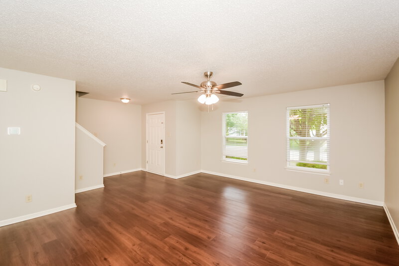 2,460/Mo, 941 Ravine Dr Franklin, IN 46131 Living Room View 2
