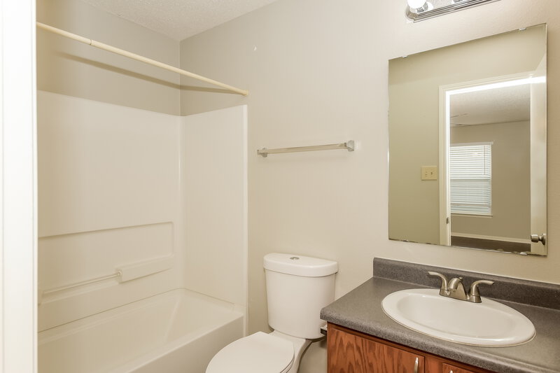 2,460/Mo, 941 Ravine Dr Franklin, IN 46131 Bathroom View