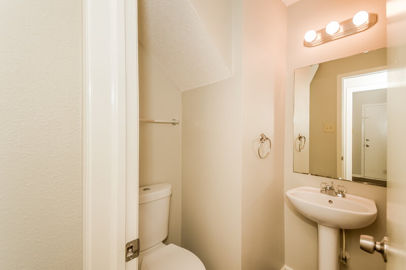 2,460/Mo, 941 Ravine Dr Franklin, IN 46131 Bathroom View 2