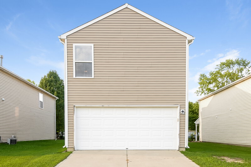 2,460/Mo, 941 Ravine Dr Franklin, IN 46131 Rear View