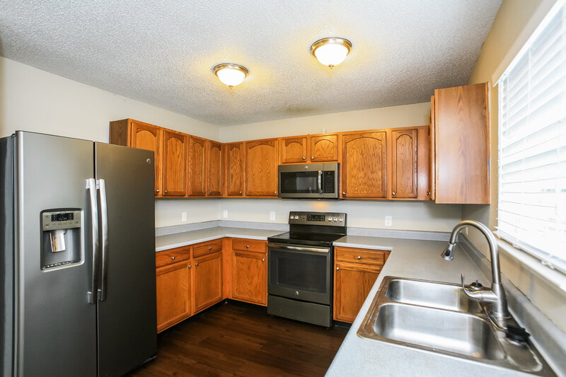 1,990/Mo, 10214 Yosemite Ln Indianapolis, IN 46234 Kitchen View 2