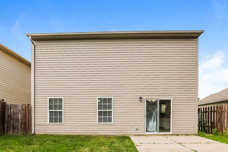 2,720/Mo, 10189 Blue Sky Dr Avon, IN 46123 Rear View