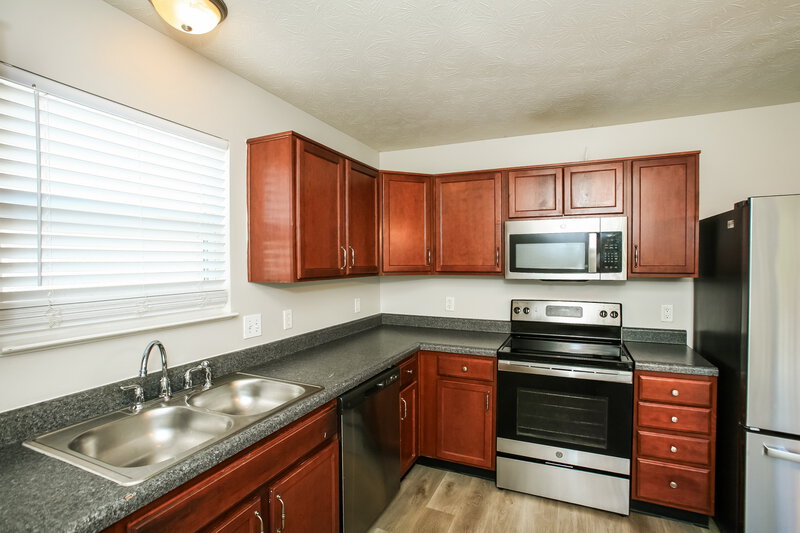 1,710/Mo, 2178 Rossington Ln Indianapolis, IN 46229 Kitchen View 2