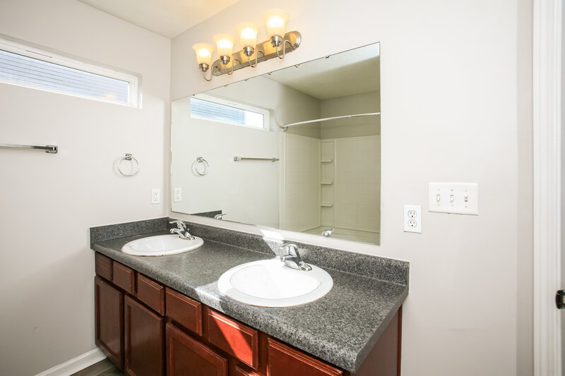 1,710/Mo, 2178 Rossington Ln Indianapolis, IN 46229 Main Bathroom View