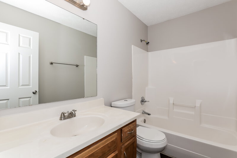 1,760/Mo, 4553 Golden Meadow Dr Indianapolis, IN 46254 Bathroom View