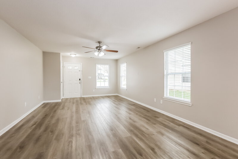 2,020/Mo, 5412 Powder River Ct Indianapolis, IN 46221 Living Room View