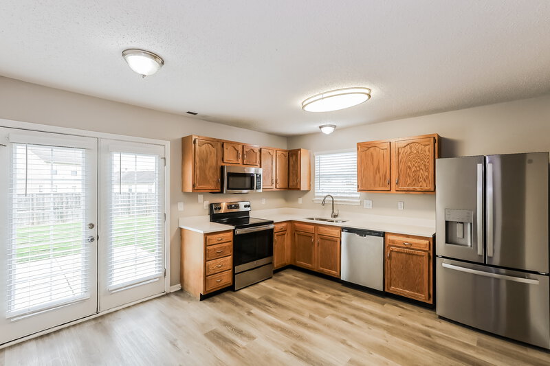 2,020/Mo, 5412 Powder River Ct Indianapolis, IN 46221 Kitchen View