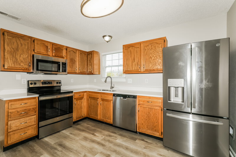 1,975/Mo, 5412 Powder River Ct Indianapolis, IN 46221 Kitchen View 2