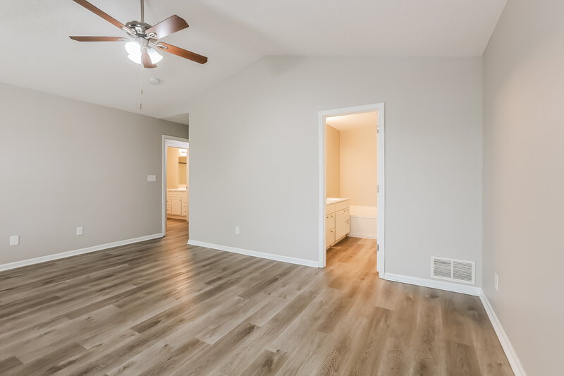 2,020/Mo, 5412 Powder River Ct Indianapolis, IN 46221 Main Bedroom View 2