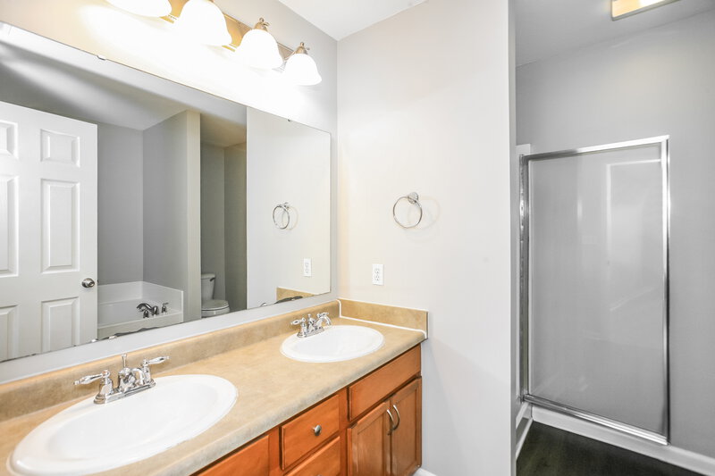 2,940/Mo, 15589 Outside Trl Noblesville, IN 46060 Main Bathroom View