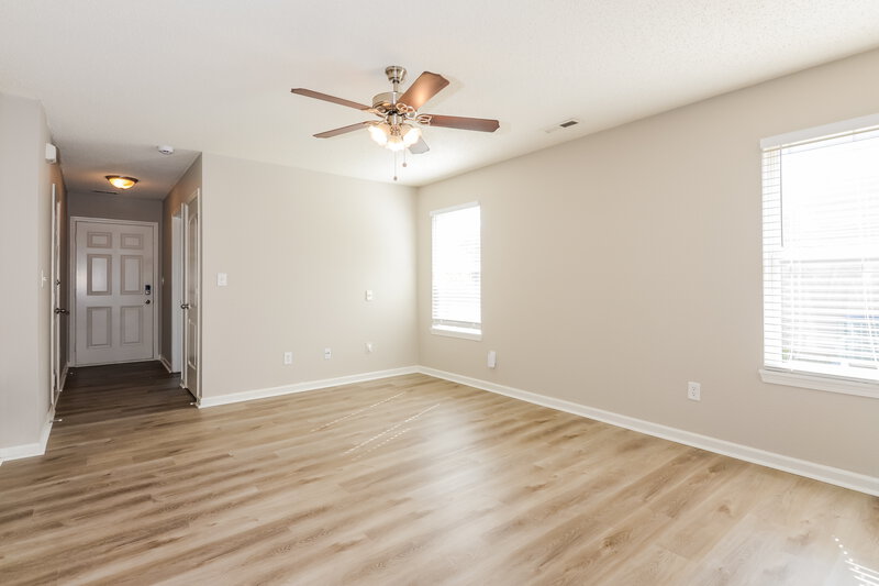 2,015/Mo, 9674 Thomas Ln Avon, IN 46123 Living Room View 2
