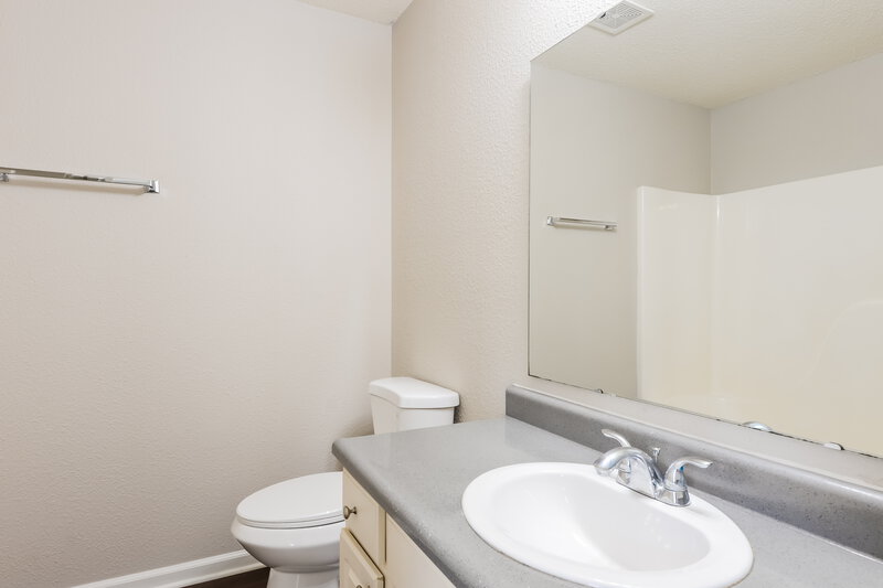 2,015/Mo, 9674 Thomas Ln Avon, IN 46123 Main Bathroom View