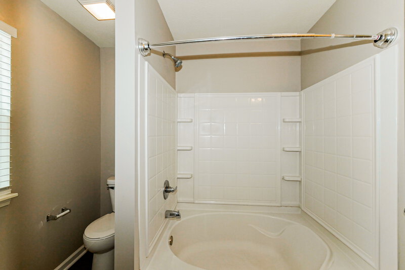 1,835/Mo, 8104 Grove Berry Way Indianapolis, IN 46239 Main Bathroom View 2
