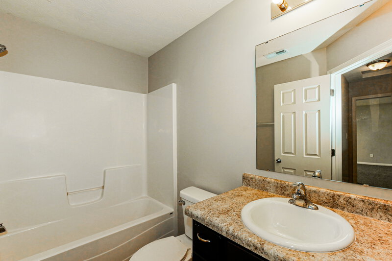 1,835/Mo, 8104 Grove Berry Way Indianapolis, IN 46239 Bathroom View