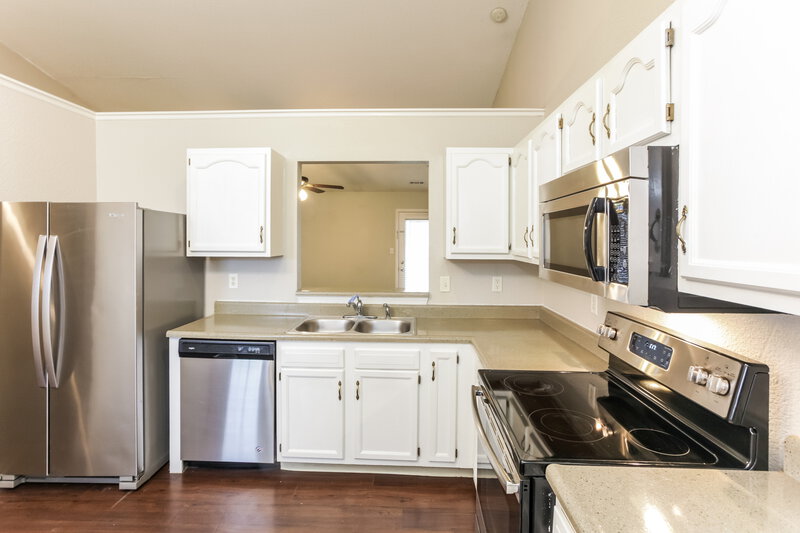 1,760/Mo, 1495 Egret Ln Greenwood, IN 46143 Kitchen View