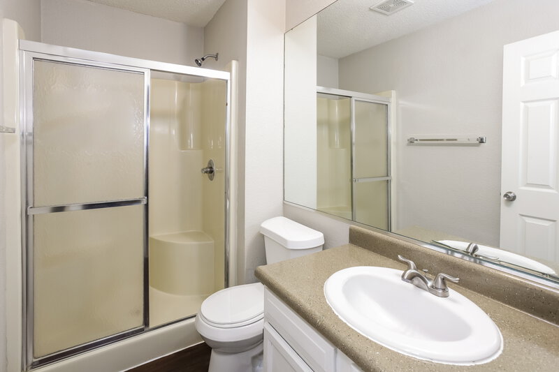 1,760/Mo, 1495 Egret Ln Greenwood, IN 46143 Main Bathroom View