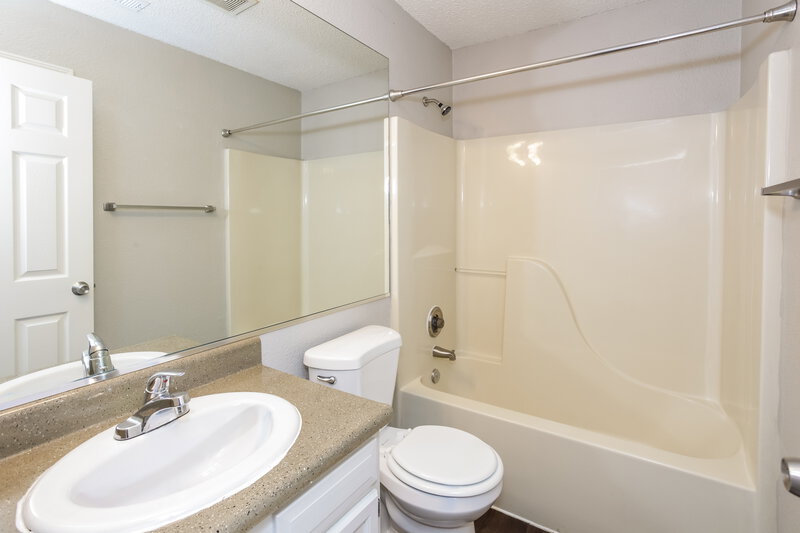 1,760/Mo, 1495 Egret Ln Greenwood, IN 46143 Bathroom View