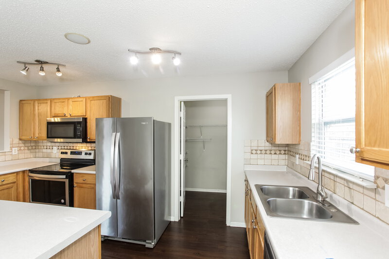 1,745/Mo, 6906 W Dover Pl McCordsville, IN 46055 Kitchen View 2