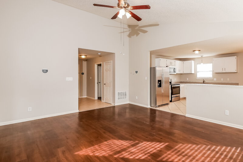 1,785/Mo, 3738 Laurel Cherry Ln Indianapolis, IN 46239 Living Room View 4