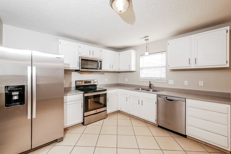 1,785/Mo, 3738 Laurel Cherry Ln Indianapolis, IN 46239 Kitchen View