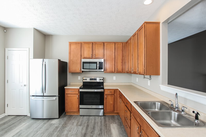 2,165/Mo, 931 Kimberly Ave Westfield, IN 46074 Kitchen View 2