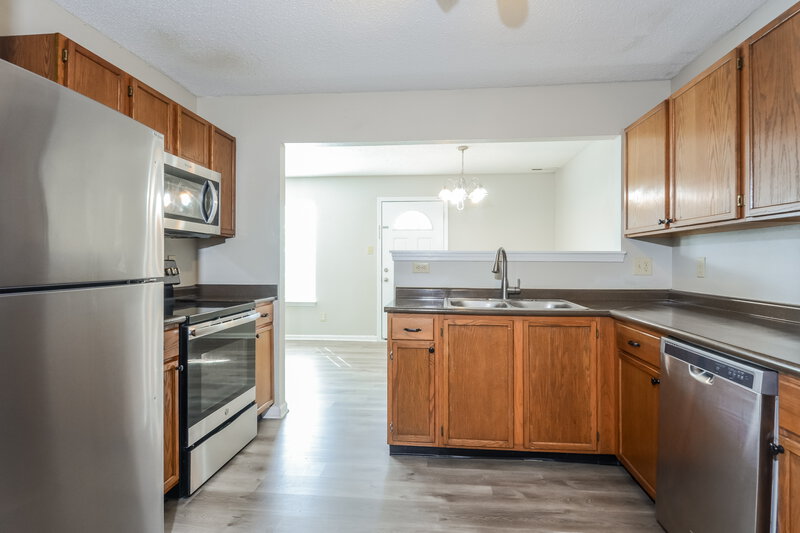 1,910/Mo, 1206 Kenwood Dr Greenwood, IN 46143 Kitchen View 2