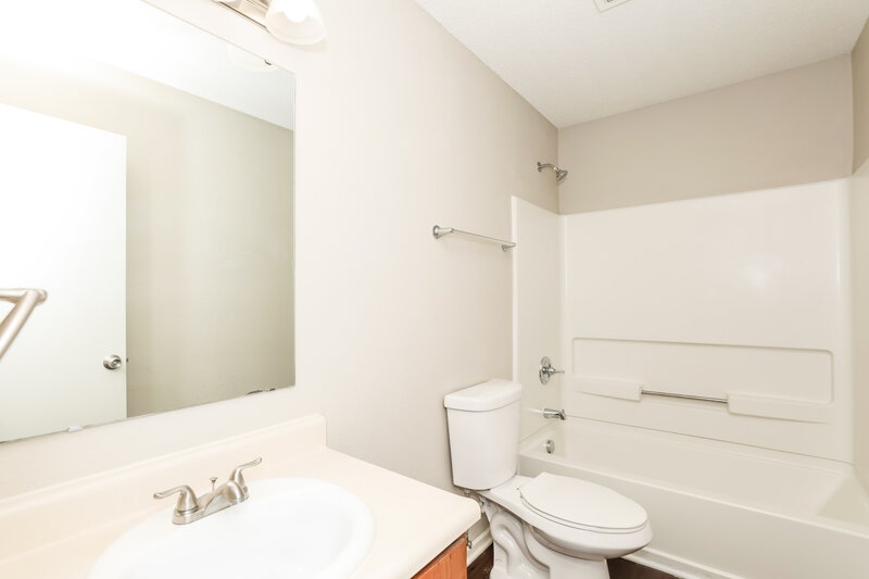 1,800/Mo, 12820 Freedom Dr Fishers, IN 46037 Bathroom View