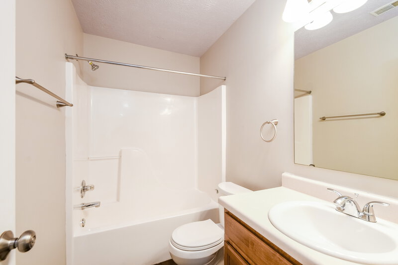 1,740/Mo, 2348 Bremhaven Ct Indianapolis, IN 46229 Bathroom View