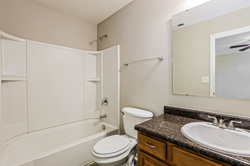 1,585/Mo, 8517 Sansa St Camby, IN 46113 Main Bathroom View
