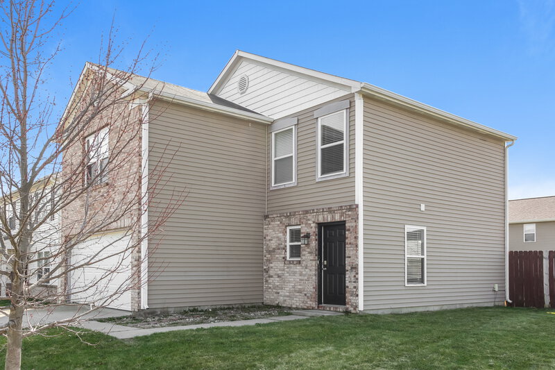 1,920/Mo, 1410 Dowell St Greenwood, IN 46143 Front View