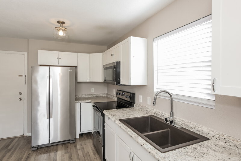 1,920/Mo, 1410 Dowell St Greenwood, IN 46143 Kitchen View