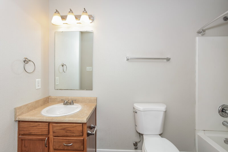 1,920/Mo, 1410 Dowell St Greenwood, IN 46143 Bathroom View