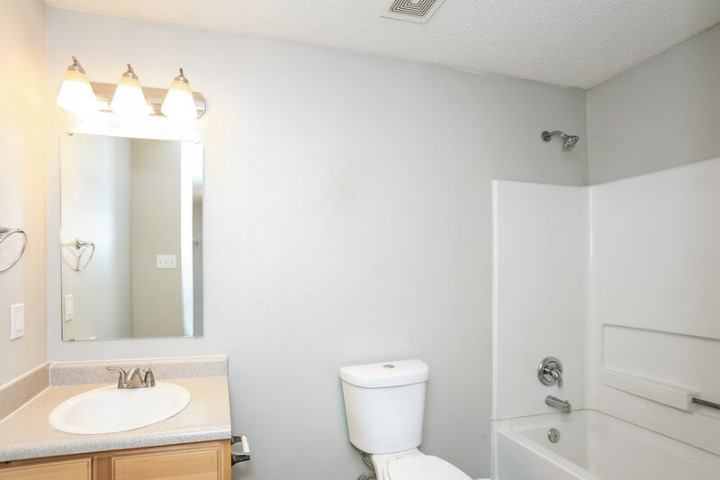1,690/Mo, 3551 Brandenburg Blvd Indianapolis, IN 46239 Bathroom View