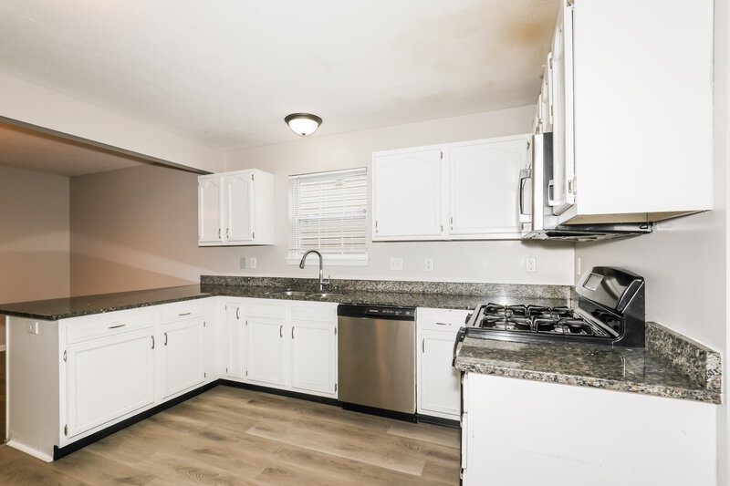 1,960/Mo, 5782 Dollar Forge Drive Indianapolis, IN 46221 Kitchen View