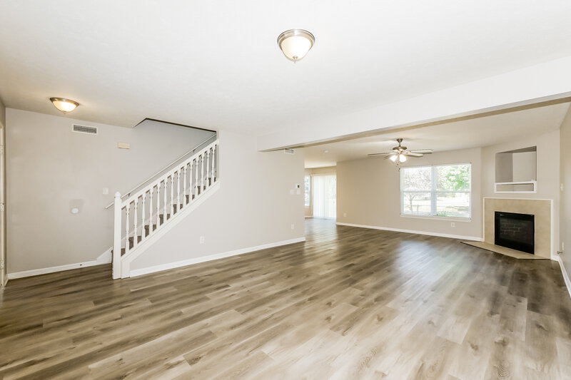 2,250/Mo, 12046 Royalwood Drive Fishers, IN 46037 Living Room View 3