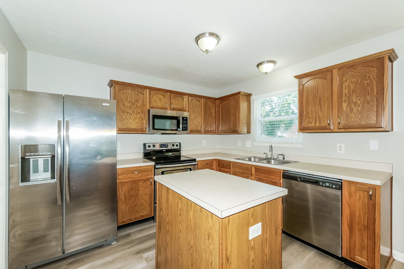 2,250/Mo, 12046 Royalwood Drive Fishers, IN 46037 Kitchen View