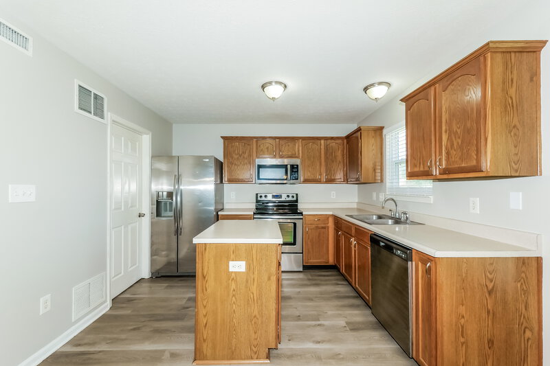 2,250/Mo, 12046 Royalwood Drive Fishers, IN 46037 Kitchen View 2