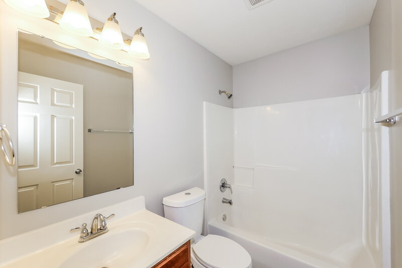 2,250/Mo, 12046 Royalwood Drive Fishers, IN 46037 Bathroom View