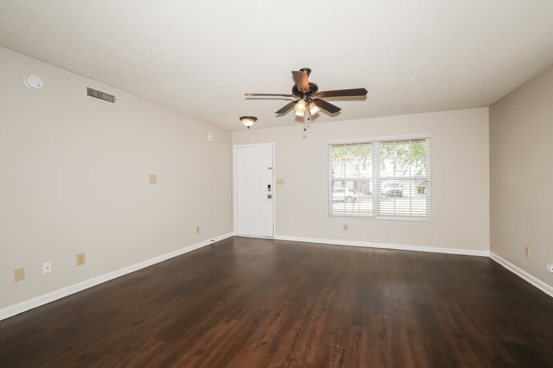 2,280/Mo, 8017 Grand Gulch Drive Indianapolis, IN 46239 Living Room View 3
