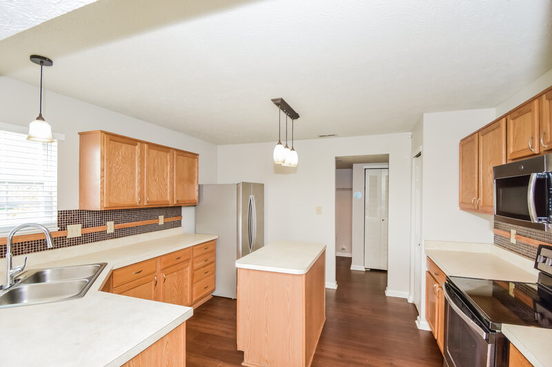 2,125/Mo, 8017 Grand Gulch Drive Indianapolis, IN 46239 Kitchen View