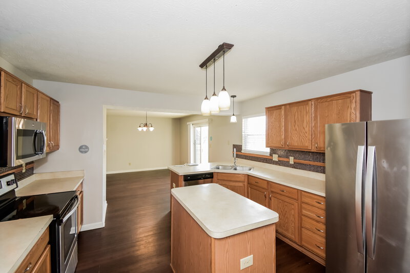 2,125/Mo, 8017 Grand Gulch Drive Indianapolis, IN 46239 Kitchen View 2