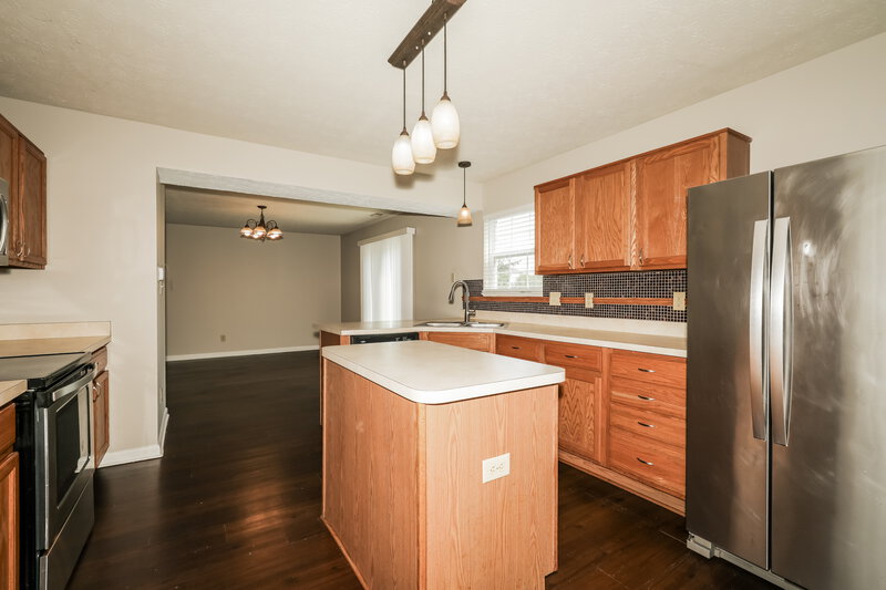 2,280/Mo, 8017 Grand Gulch Drive Indianapolis, IN 46239 Kitchen View 2