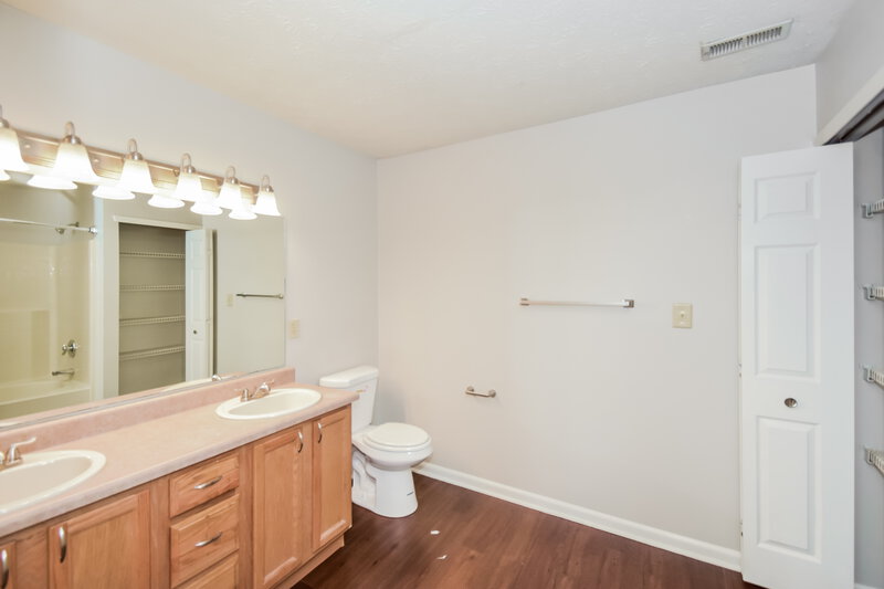 2,125/Mo, 8017 Grand Gulch Drive Indianapolis, IN 46239 Main Bathroom View