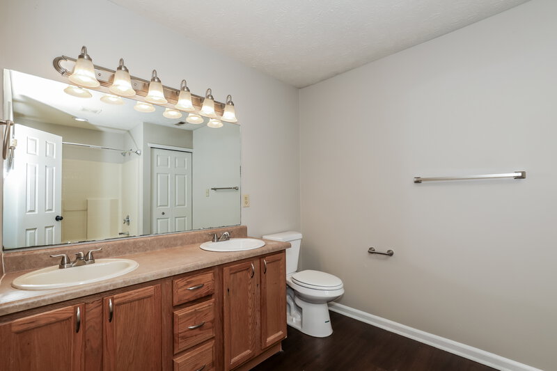 2,280/Mo, 8017 Grand Gulch Drive Indianapolis, IN 46239 Main Bathroom View