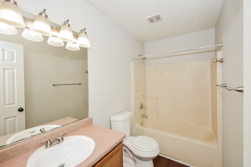 2,125/Mo, 8017 Grand Gulch Drive Indianapolis, IN 46239 Bathroom View
