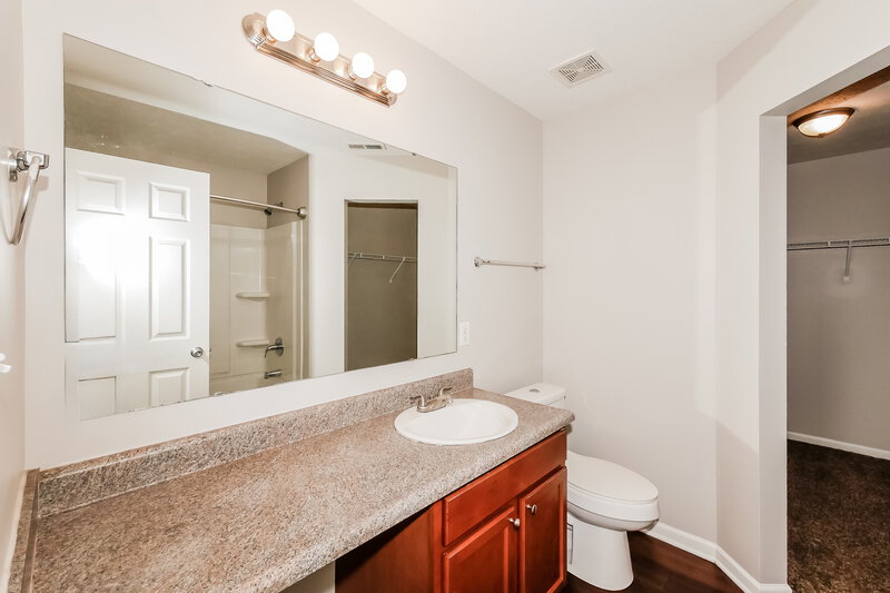1,770/Mo, 3327 Grove Berry Lane Indianapolis, IN 46239 Main Bathroom View