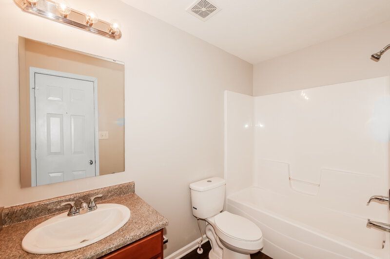 1,770/Mo, 3327 Grove Berry Lane Indianapolis, IN 46239 Bathroom View