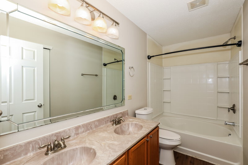 1,880/Mo, 8138 States Bend Drive Indianapolis, IN 46239 Main Bathroom View