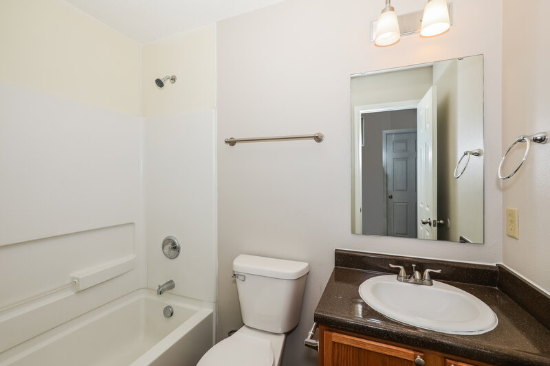 1,880/Mo, 8138 States Bend Drive Indianapolis, IN 46239 Bathroom View